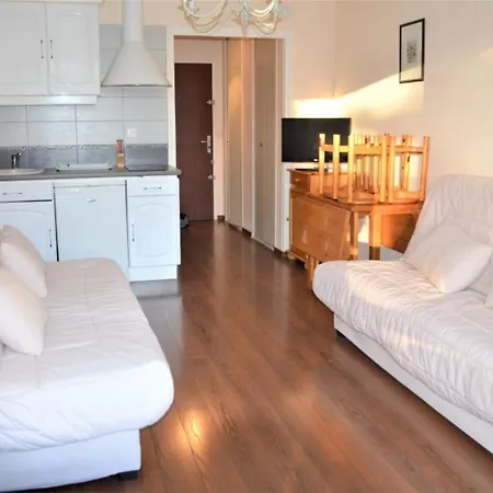 Quiet With Balcony Near The Apartamento Houlgate