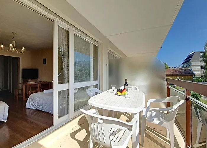 Apartamento Quiet With Balcony Near The