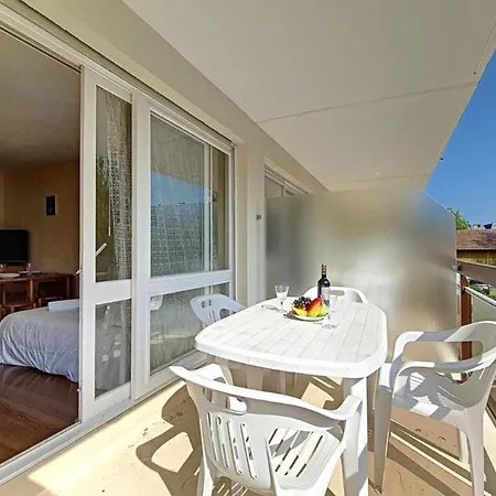 Apartmán Quiet With Balcony Near The